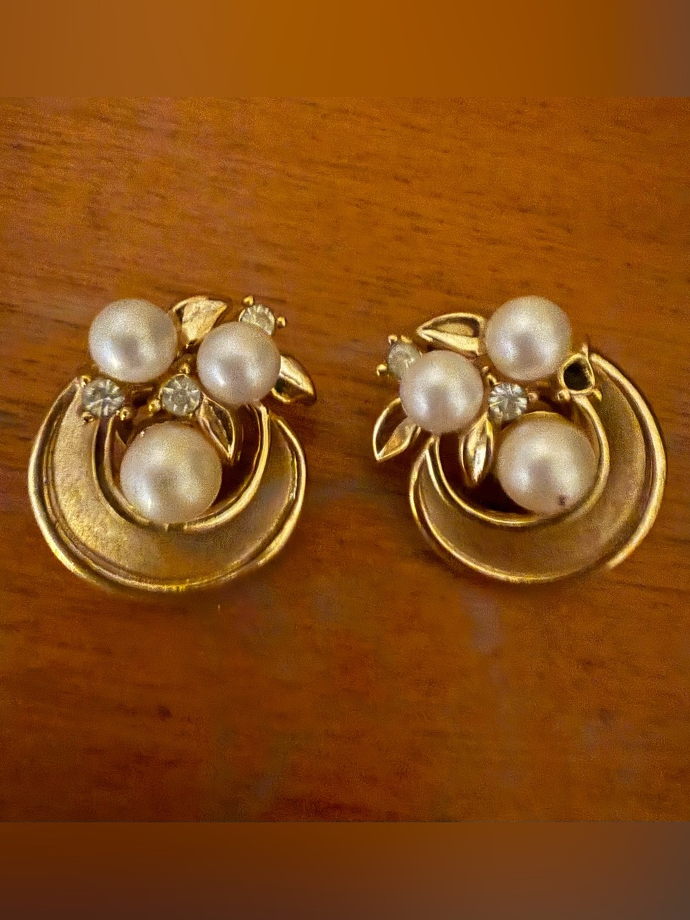 Vintage Crown Trifari Alfred Philippe 1953 Pearl Rhinestone Swirl Clip On Earrin